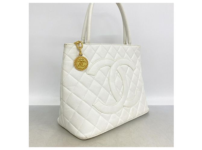 Saco Tote Chanel em couro de bezerro grão branco - vista 2