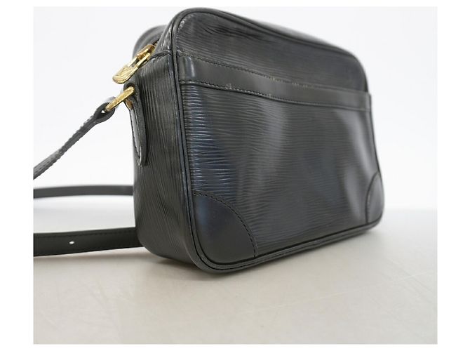 Borsa a tracolla Louis Vuitton Epi Trocadero 24 Nero - vista 2