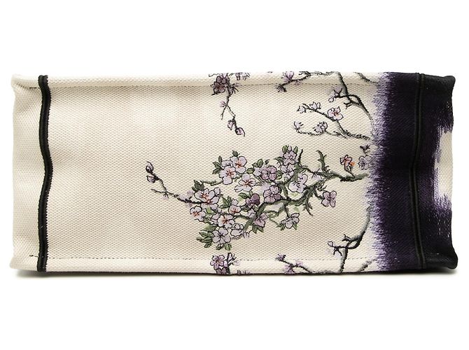 Dior Book Tote Medium in tela bianca con ricami floreali Bianco Crudo - vista 3