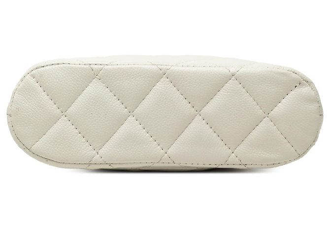 Chanel Mini CC Quilted Caviar Dome Clutch con catena, bianco - vista 3