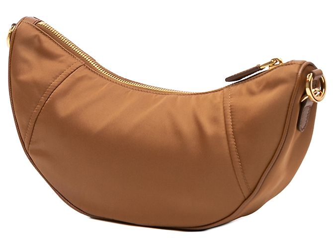 Bolsa Prada Demi Lune em Re-Nylon com acabamento em Saffiano marrom Camelo - vista 2