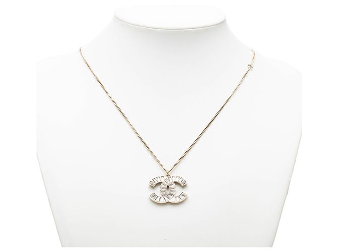 Collana con pendente Chanel Gold CC in ottone e strass D'oro - vista 7