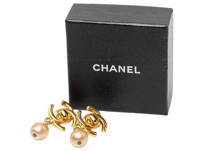 Orecchini a clip Chanel Gold CC placcati oro con perle sintetiche e chiusura turn lock Bianco D'oro - vista 4