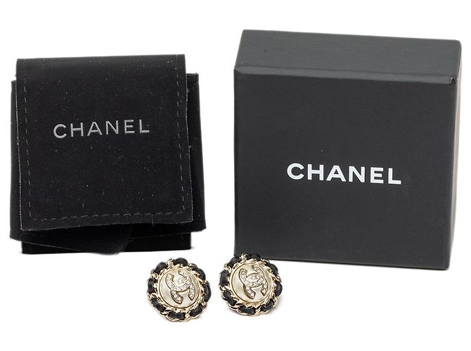 Orecchini a clip rotondi Chanel Gold CC placcati oro in pelle intrecciata, strass e perle finte D'oro - vista 4