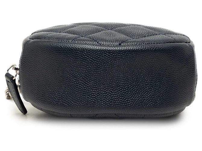 Clutch redonda Chanel Blue CC acolchoada em couro caviar com corrente Azul Azul marinho - vista 3