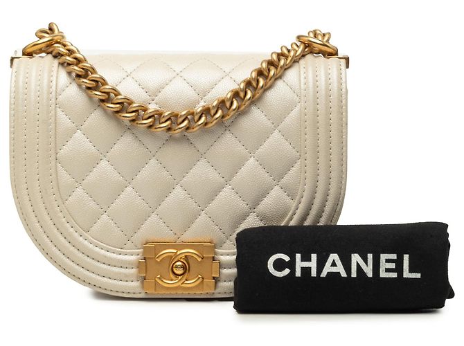 Borsa Chanel Boy Small in pelle caviar matelassé bianca Bianco Crudo - vista 8