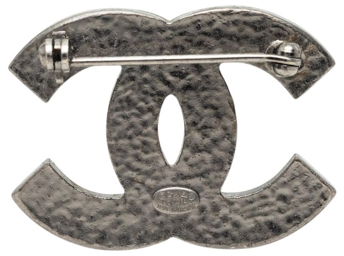 Spilla Chanel CC in smalto nero e ottone - vista 3