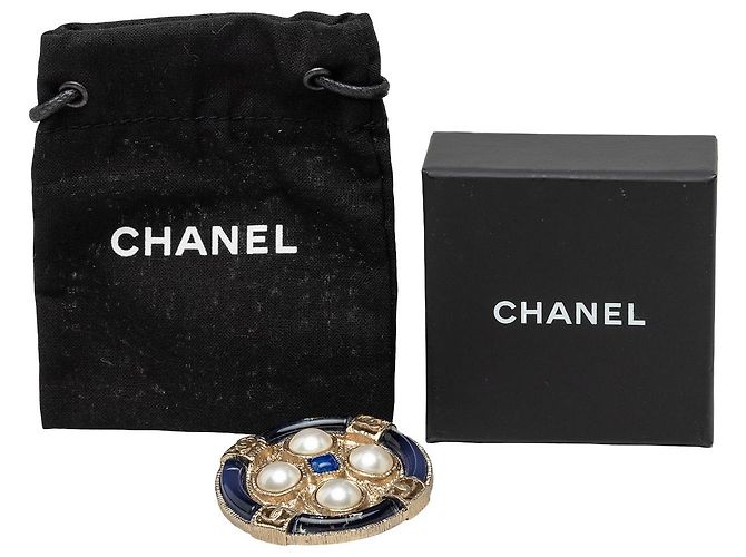 Spilla rotonda Chanel Gold CC in resina placcata oro e perle sintetiche D'oro - vista 4