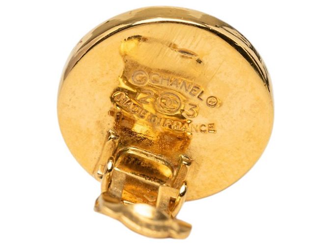 Pendientes de clip redondos Chanel Gold CC chapados en oro y resina Dorado - vista 3