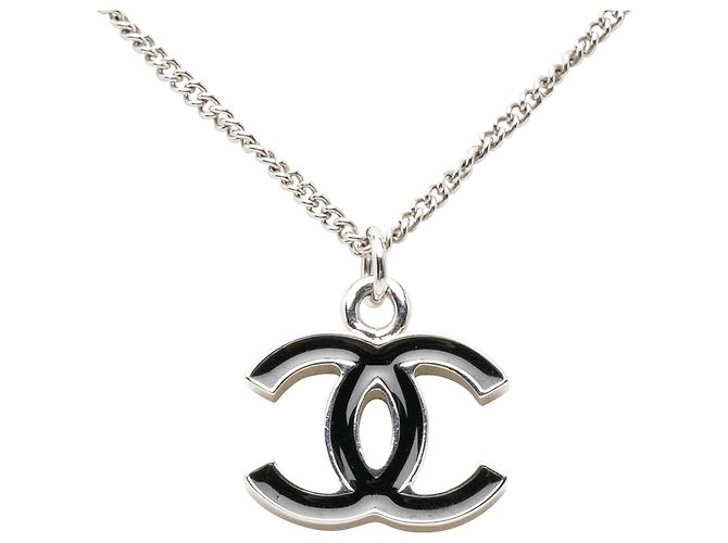 Collana Chanel Logo CC in smalto e ottone argentato - vista 3