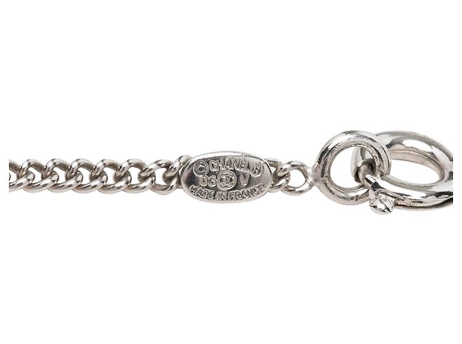 Collana Chanel Logo CC in smalto e ottone argentato - vista 5