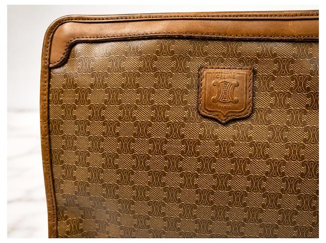 Triomphe Céline Pouch in pelle marrone monogram Celine - vista 4