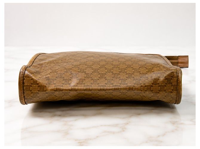 Triomphe Céline Pouch in pelle marrone monogram Celine - vista 6