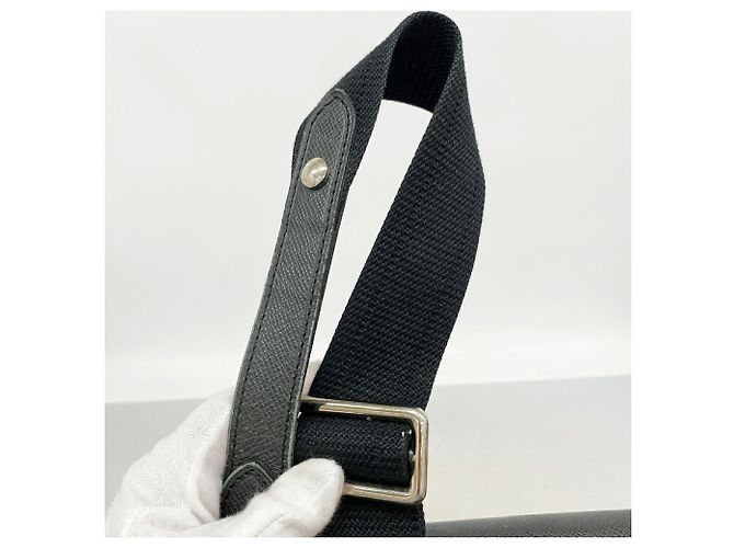 Borsa a tracolla Louis Vuitton Taiga Andrei Grigio - vista 10