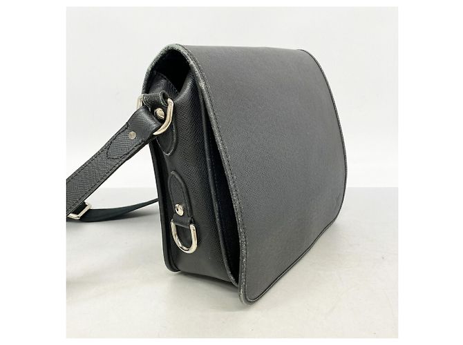 Borsa a tracolla Louis Vuitton Taiga Andrei Grigio - vista 2