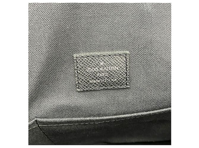 Borsa a tracolla Louis Vuitton Taiga Andrei Grigio - vista 5