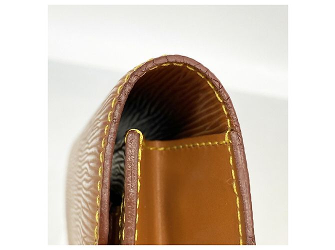 Borsa a pochette Louis Vuitton in pelle Epi D'oro - vista 6