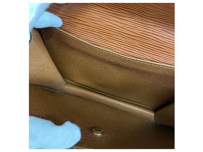 Borsa a pochette Louis Vuitton Epi Montaigne Marrone - vista 4