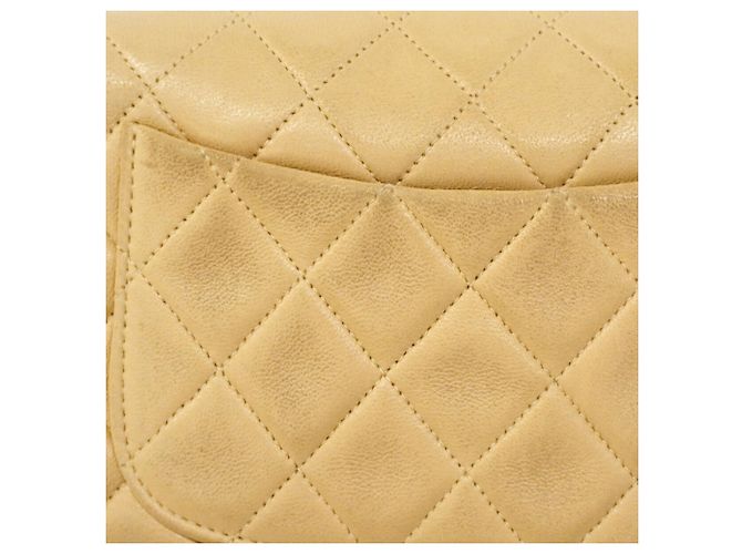 Bolsa de Ombro Chanel Mini Matelassé com Corrente Bege - vista 10