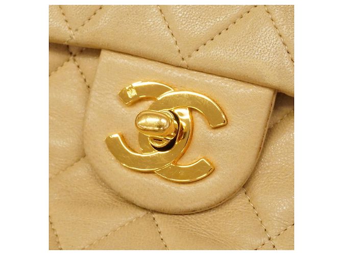Bolsa de Ombro Chanel Mini Matelassé com Corrente Bege - vista 12