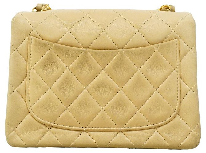 Bolsa de Ombro Chanel Mini Matelassé com Corrente Bege - vista 13
