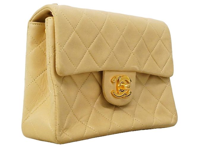 Bolsa de Ombro Chanel Mini Matelassé com Corrente Bege - vista 2