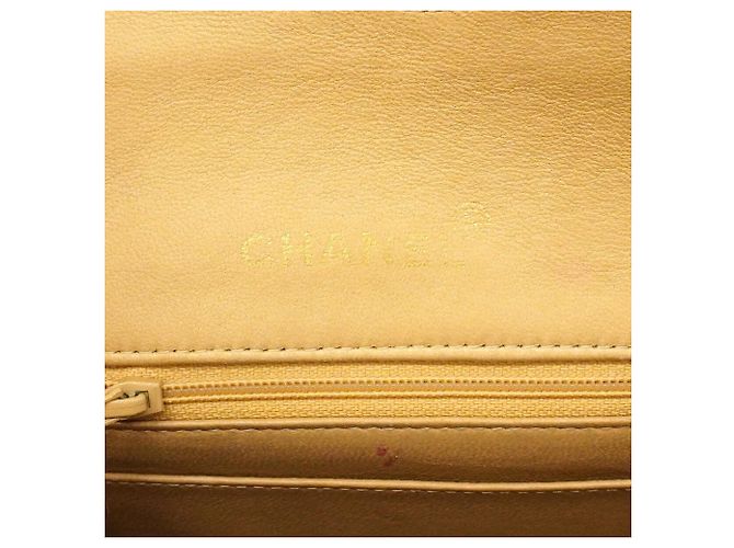 Bolsa de Ombro Chanel Mini Matelassé com Corrente Bege - vista 5