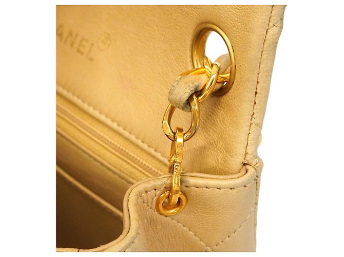 Bolsa de Ombro Chanel Mini Matelassé com Corrente Bege - vista 8