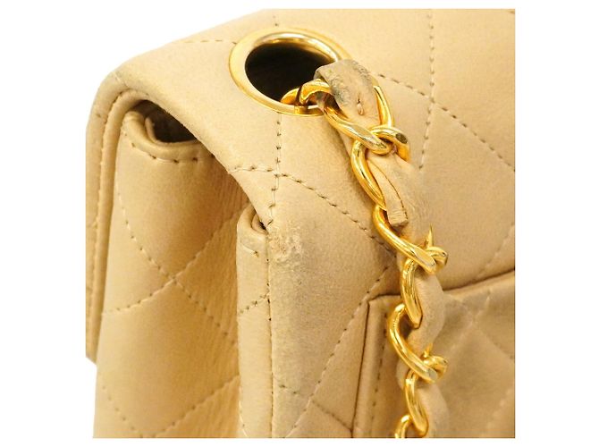 Bolsa de Ombro Chanel Mini Matelassé com Corrente Bege - vista 9