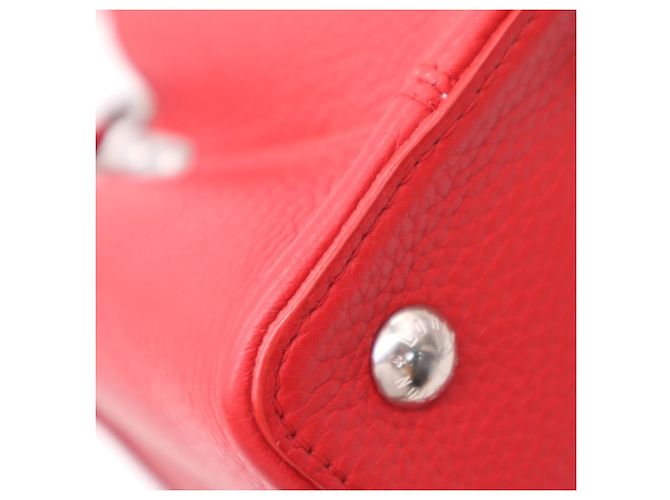 Borsa Louis Vuitton Capucines PM in pelle Taurillon Rosso - vista 11