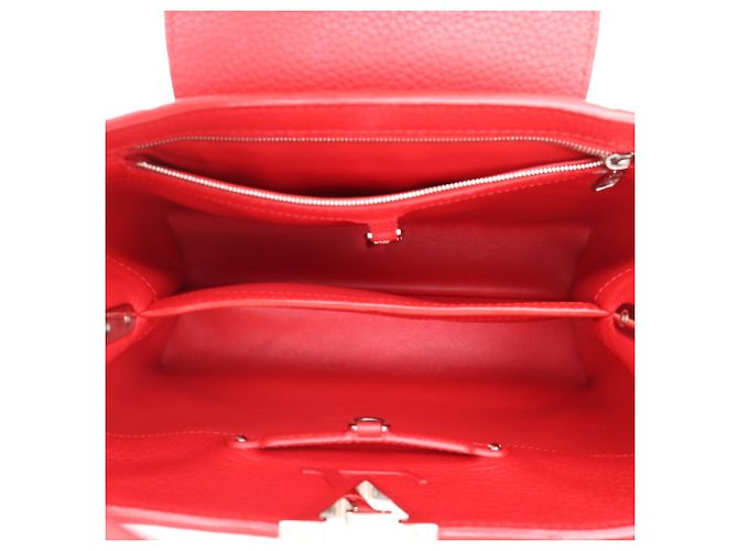 Borsa Louis Vuitton Capucines PM in pelle Taurillon Rosso - vista 16
