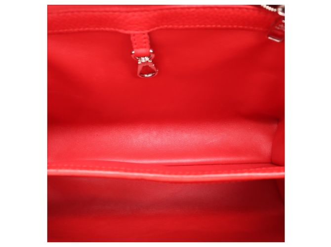 Borsa Louis Vuitton Capucines PM in pelle Taurillon Rosso - vista 17