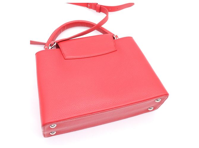 Borsa Louis Vuitton Capucines PM in pelle Taurillon Rosso - vista 4