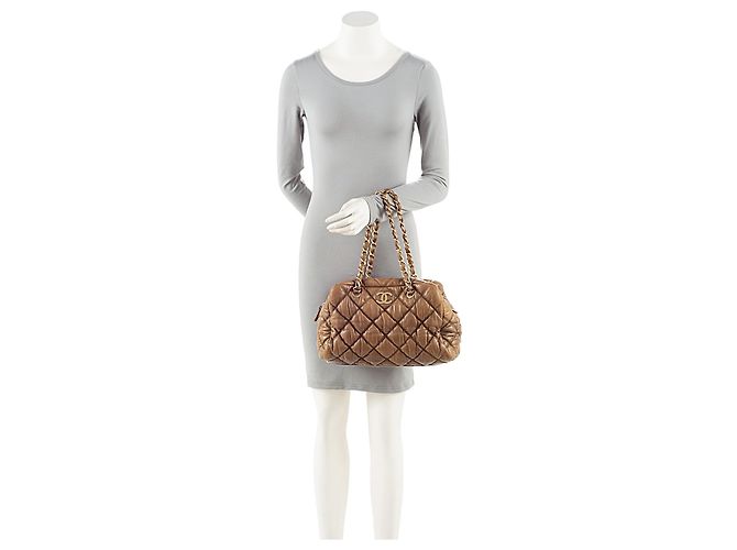 Gabrielle Sac Satchel Chanel en agneau matelassé bubble Marron - vue 5