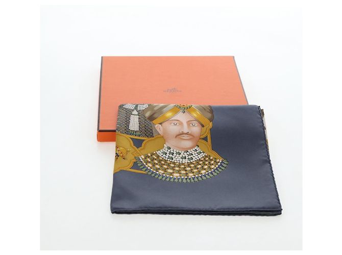 Hermès HERMES Carre 90 Scarf Silk  MAHARAJAS  Blue Gold - vista 15