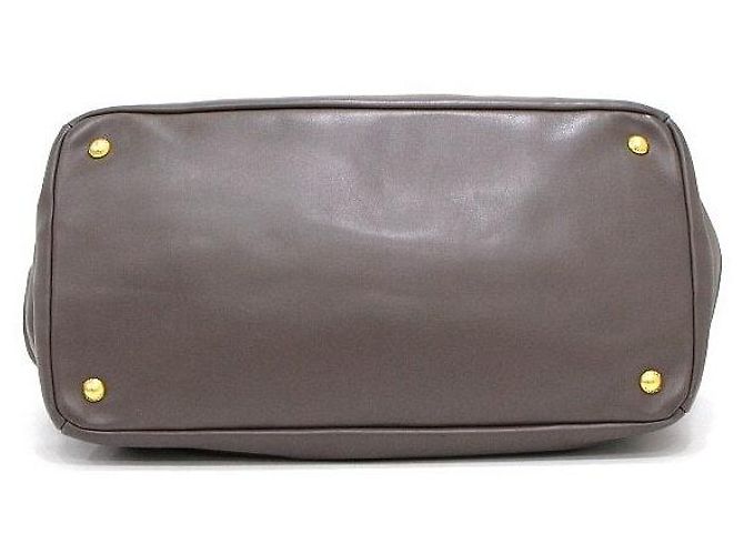 Prada Borsa Tote e a tracolla in pelle di vitello morbida grigia con logo dorato Marrone - vista 6