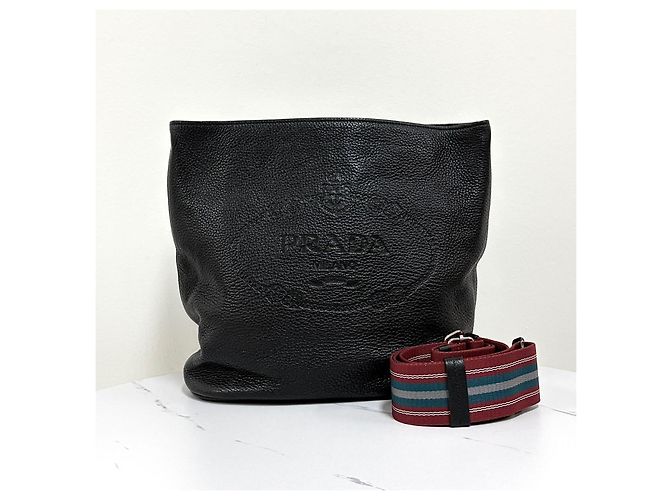 Prada Borsa a Secchiello Spalla e Crossbody in Vitello Nero - vista 10