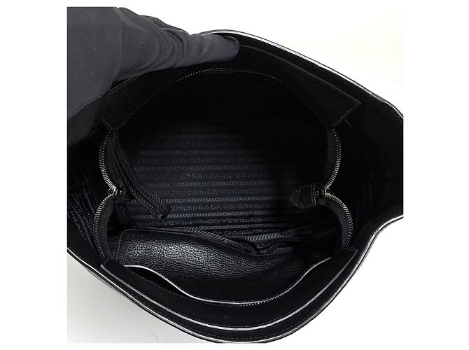 Prada Borsa a Secchiello Spalla e Crossbody in Vitello Nero - vista 17
