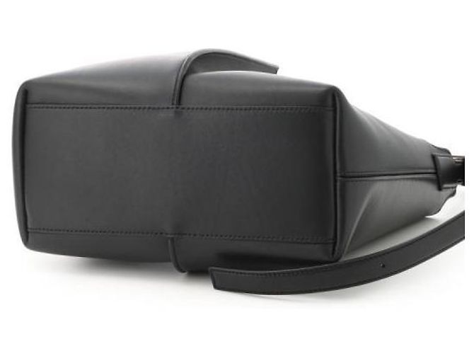 Loewe Bucket Bilbao Medium in vitello liscio Nero - vista 6