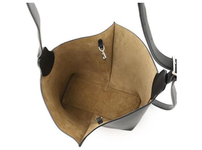 Loewe Bucket Bilbao Medium in vitello liscio Nero - vista 7