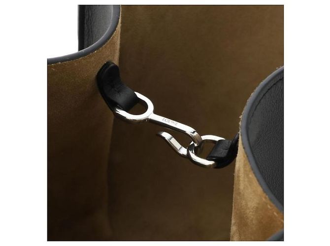 Loewe Bucket Bilbao Medium in vitello liscio Nero - vista 9