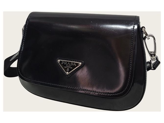 Prada Borsa a tracolla e crossbody con patta in pelle spazzolata nera Nero - vista 2