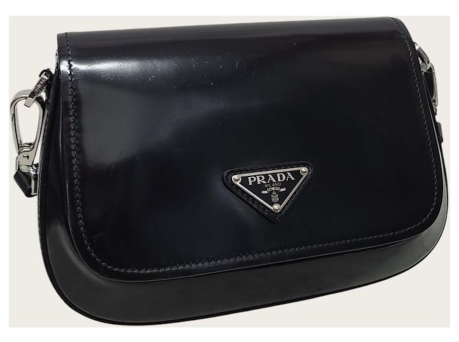 Prada Borsa a tracolla e crossbody con patta in pelle spazzolata nera Nero - vista 3
