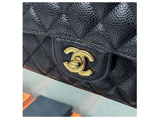 Chanel Borsa Classic Flap Medium Black Gold Caviar Nero - vista 11
