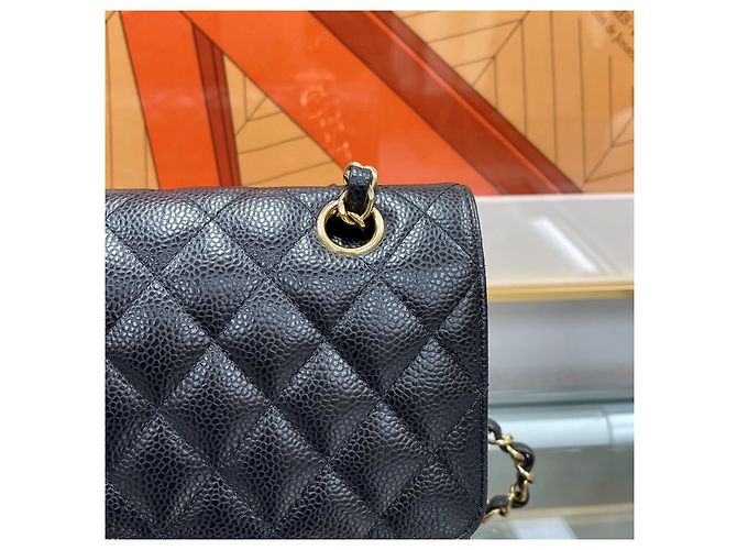 Chanel Borsa Classic Flap Medium Black Gold Caviar Nero - vista 4