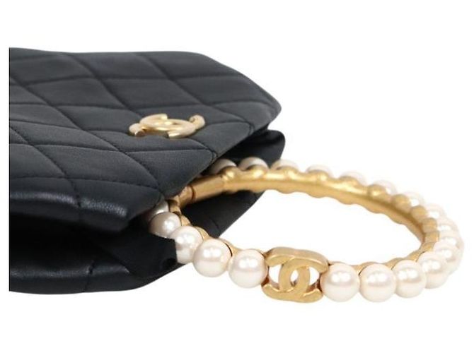 Chanel Pouch in pelle nera con manico in perle Nero - vista 5
