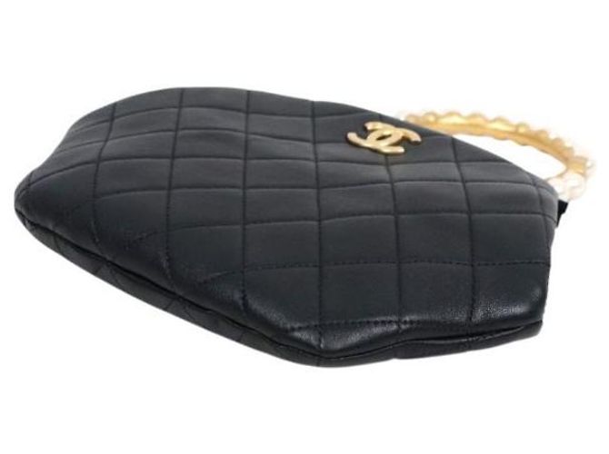 Chanel Pouch in pelle nera con manico in perle Nero - vista 9