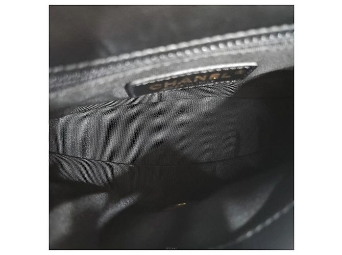 Chanel Borsa cintura a catena in vitello nero e oro - vista 8
