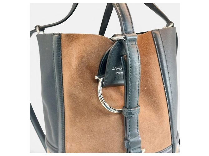 Salvatore Ferragamo Borsa a secchiello in camoscio a tracolla Marrone - vista 8
