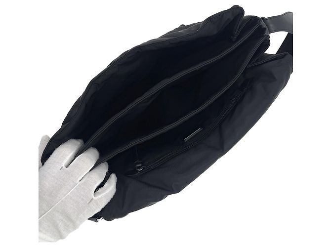 Prada Borsa a tracolla trapuntata in Re-Nylon con impunture Borsa a spalla Nera Nero - vista 10